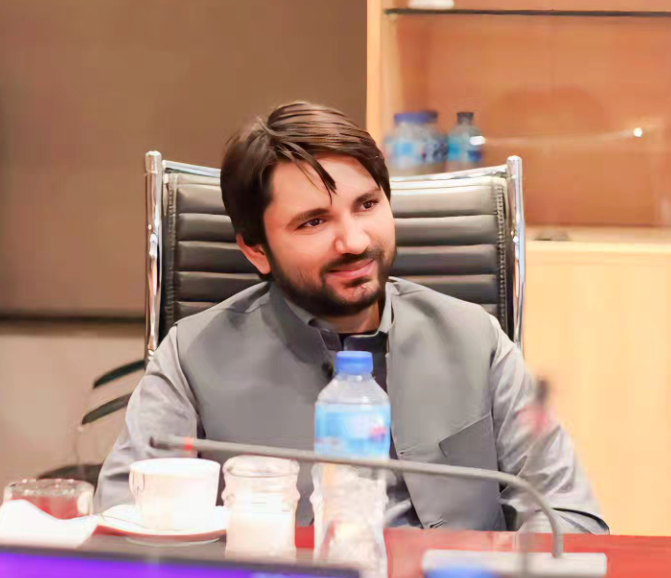Shahzaib Ul Hassan delivering SEO training in Pakistan